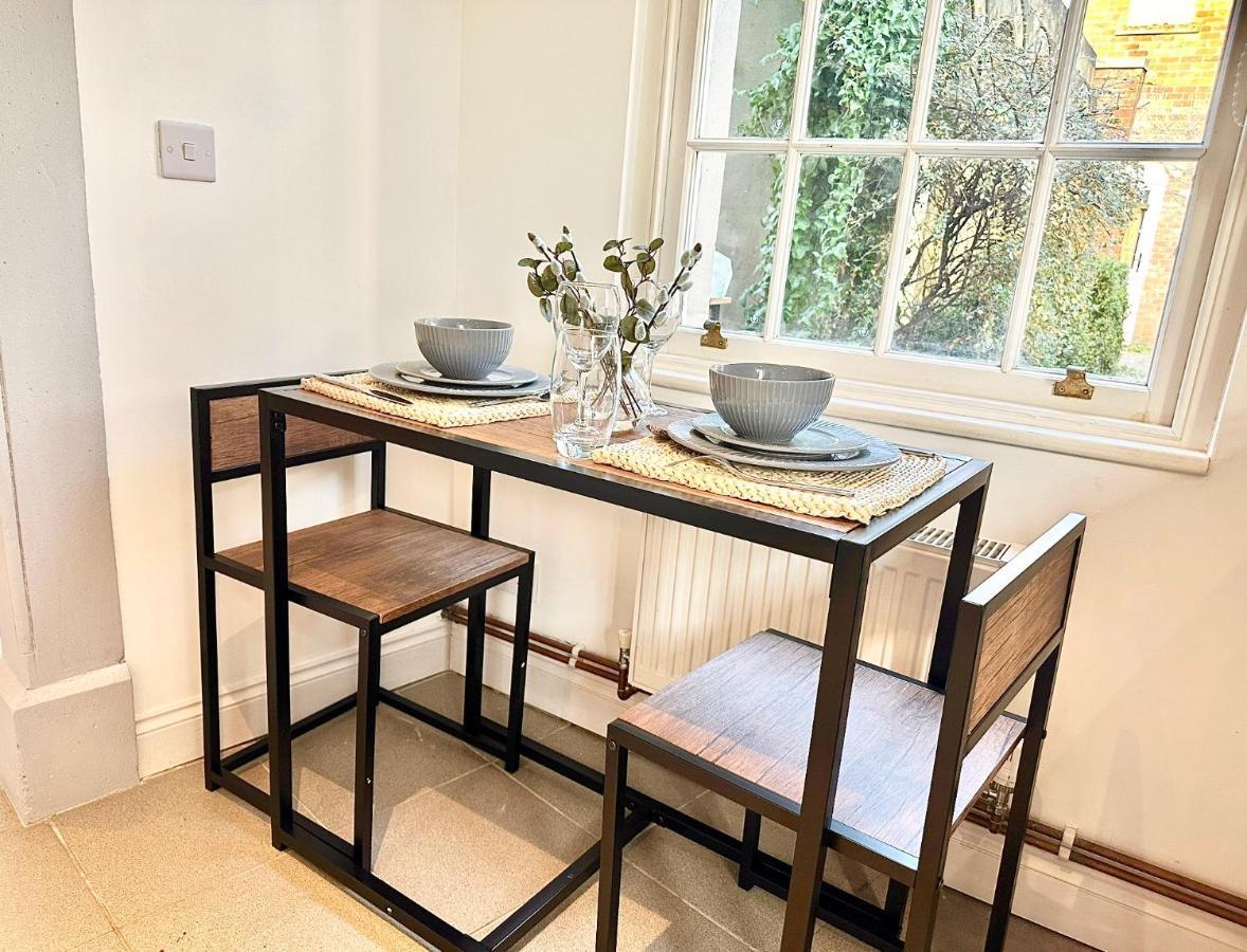 Cosy One Bedroom Apartment Trowbridge Dış mekan fotoğraf